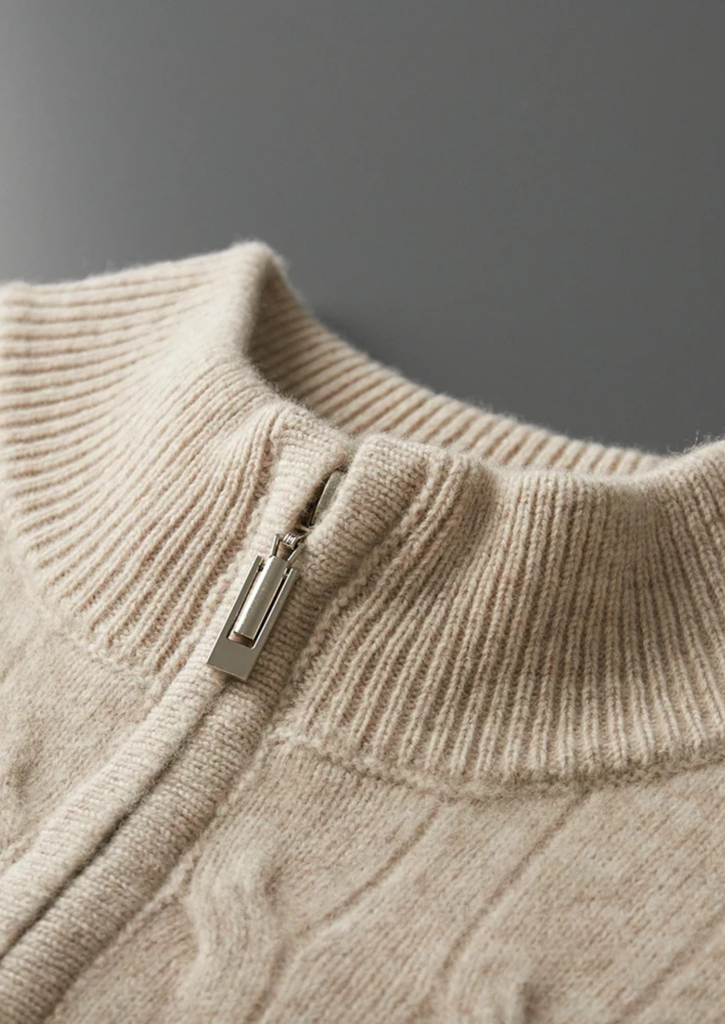 WOOL CABLE HALF ZIP