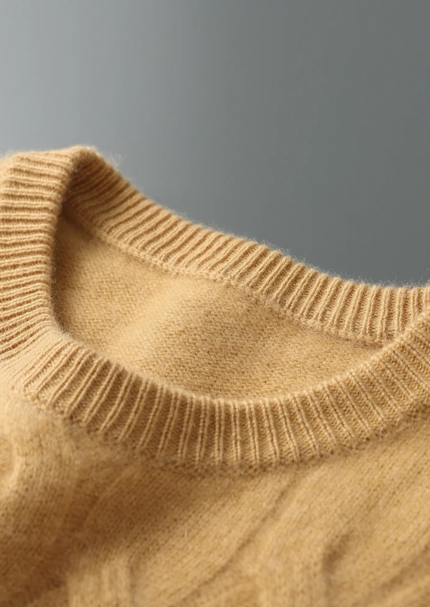 WOOL CABLE CREWNECK