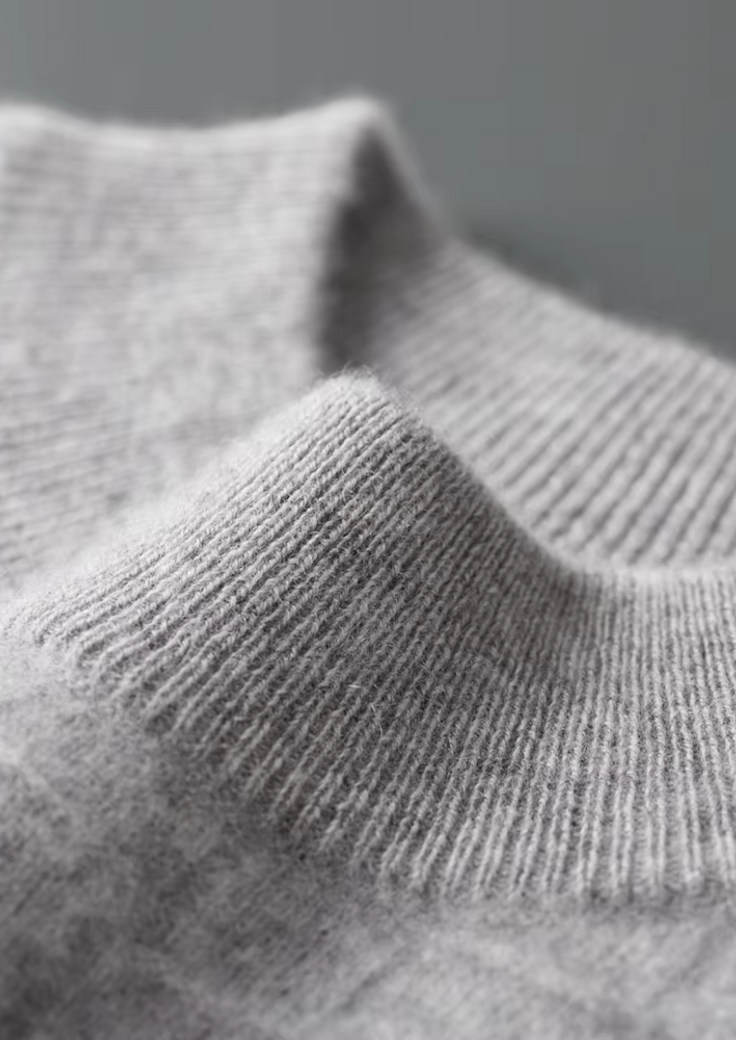 WOOL TEXTURED MOCKNECK