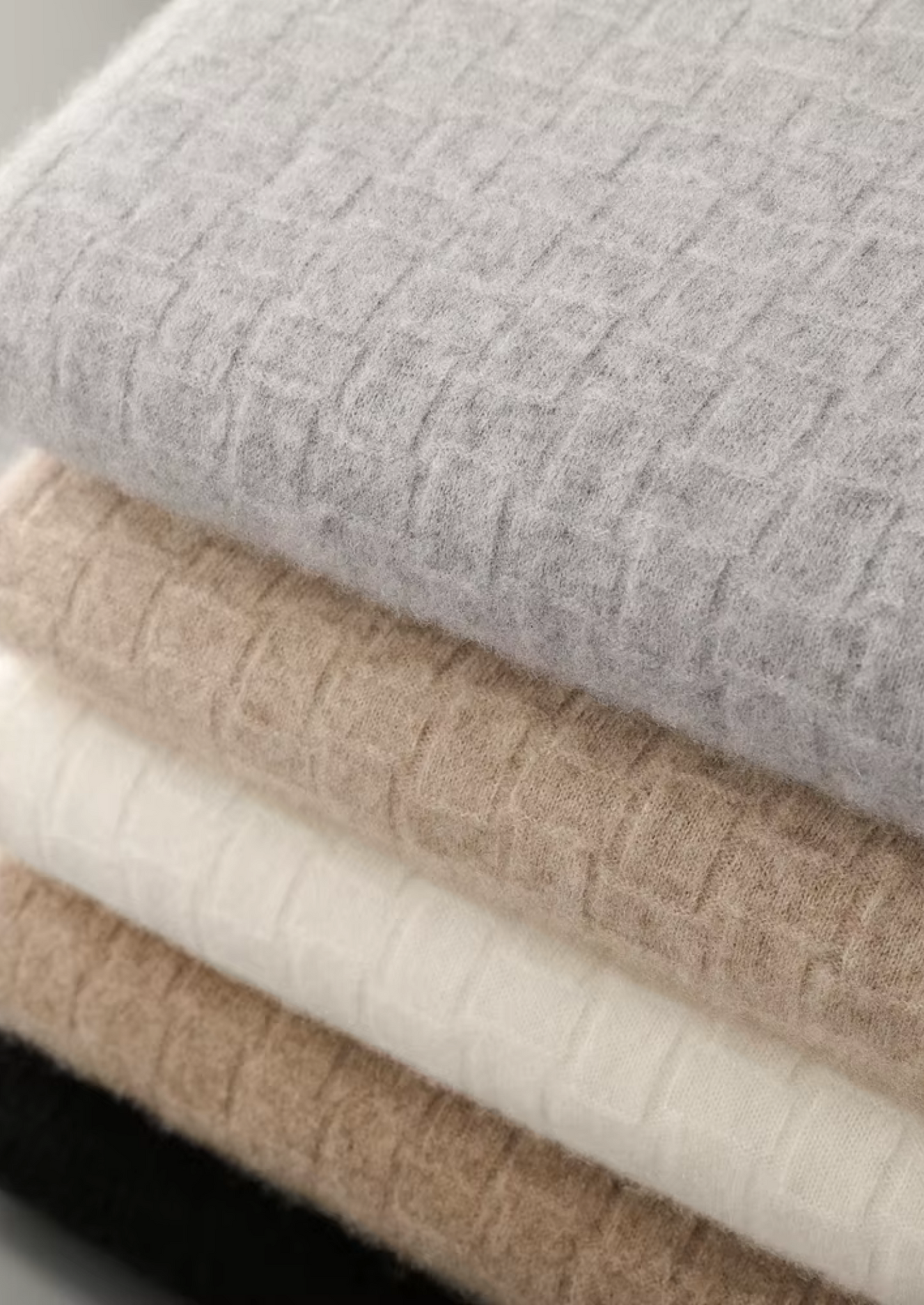 WOOL TEXTURED MOCKNECK