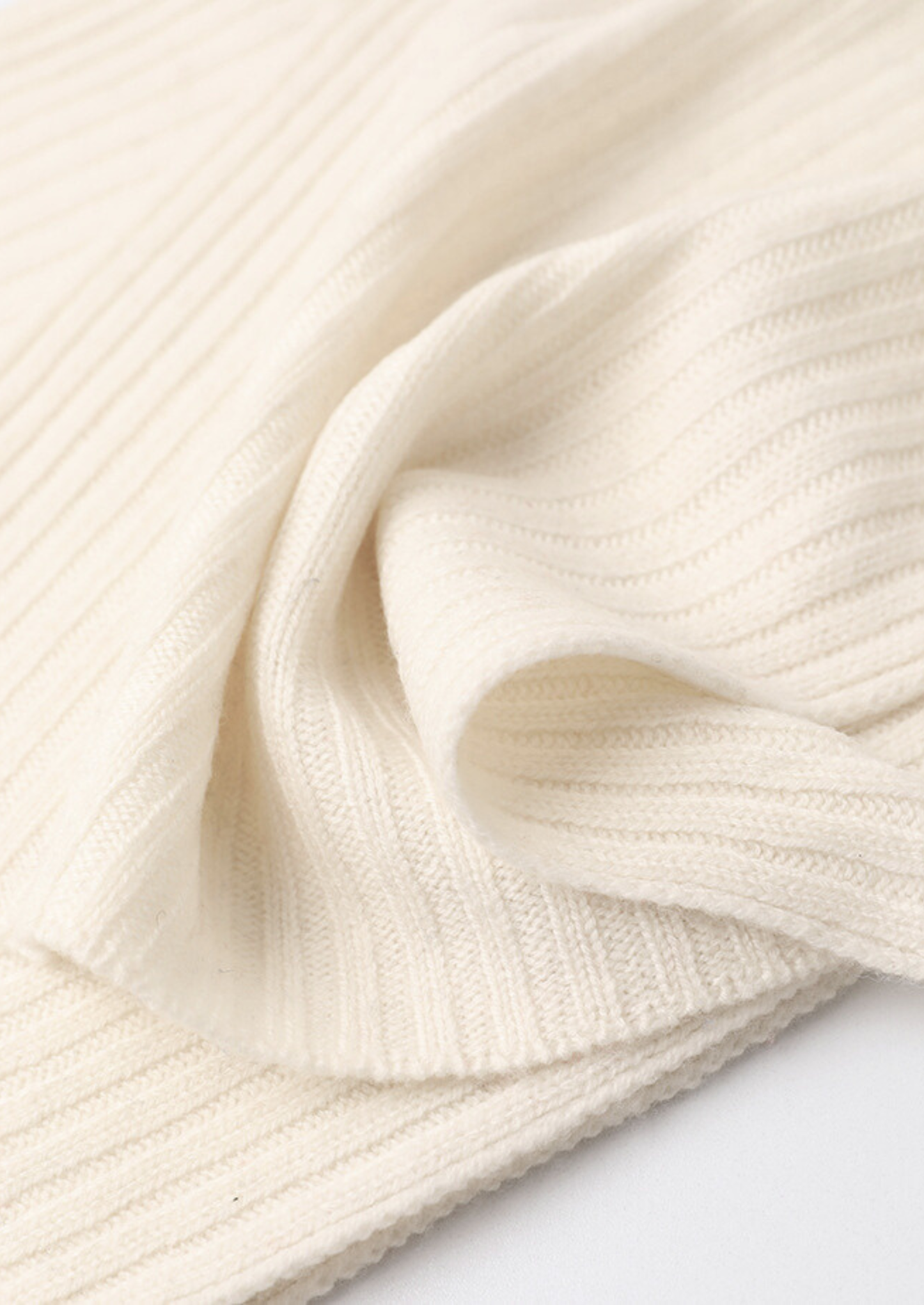 100% CASHMERE WINTERTIME ESSENTIALS