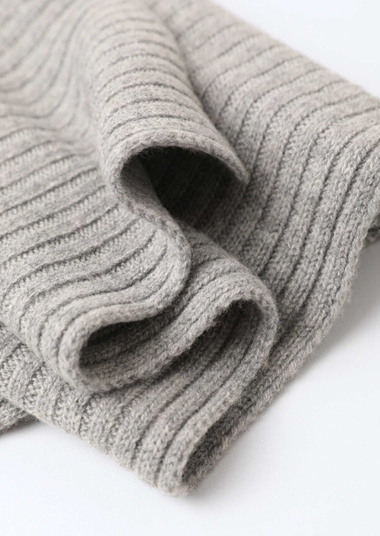 100% CASHMERE WINTERTIME ESSENTIALS